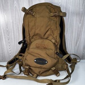 Camelback Chaos Tan Hydration Backpack Hiking Hunting Includes Bladder & Tubing‎